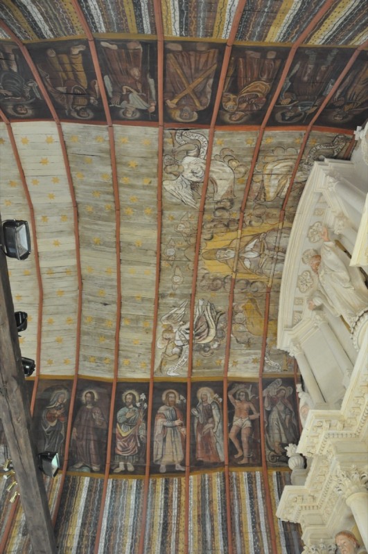 Atelier Giordani - Conservation - Restauration
Edifice – Mobilier - Sculpture – Objets d’art – Moulage –
Pierre, bois métal, polychromie et dorure - Conservation-restauration de la voûte en bois peinte - Voûte peinte avec peintures décoratives et figurées - OPÉRATIONS RÉALISÉES
- Échafaudage et dépose de l’ensemble
- Greffes et compléments
- Consolidation des bois
- Dépoussiérage et nettoyage
- Masticage et réintégration minimale
- Harmonisation
- Couche de protection
- Repose