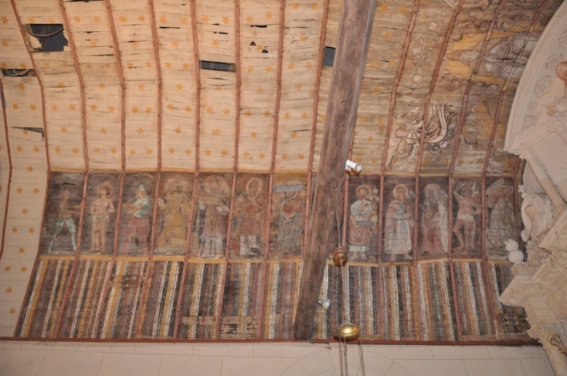 Atelier Giordani - Conservation - Restauration
Edifice – Mobilier - Sculpture – Objets d’art – Moulage –
Pierre, bois métal, polychromie et dorure - Conservation-restauration de la voûte en bois peinte - Voûte peinte avec peintures décoratives et figurées - OPÉRATIONS RÉALISÉES
- Échafaudage et dépose de l’ensemble
- Greffes et compléments
- Consolidation des bois
- Dépoussiérage et nettoyage
- Masticage et réintégration minimale
- Harmonisation
- Couche de protection
- Repose