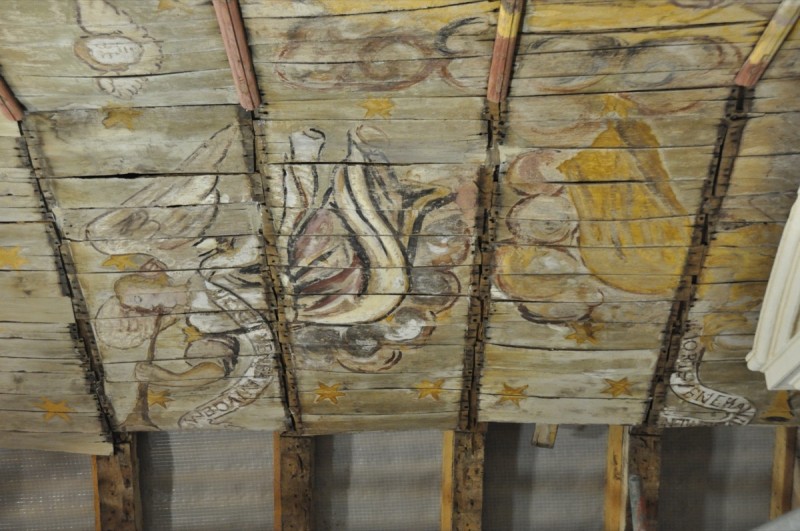 Atelier Giordani - Conservation - Restauration
Edifice – Mobilier - Sculpture – Objets d’art – Moulage –
Pierre, bois métal, polychromie et dorure - Conservation-restauration de la voûte en bois peinte - Voûte peinte avec peintures décoratives et figurées - OPÉRATIONS RÉALISÉES
- Échafaudage et dépose de l’ensemble
- Greffes et compléments
- Consolidation des bois
- Dépoussiérage et nettoyage
- Masticage et réintégration minimale
- Harmonisation
- Couche de protection
- Repose