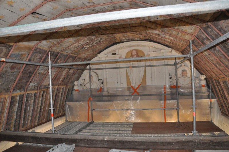 Atelier Giordani - Conservation - Restauration
Edifice – Mobilier - Sculpture – Objets d’art – Moulage –
Pierre, bois métal, polychromie et dorure - Conservation-restauration de la voûte en bois peinte - Voûte peinte avec peintures décoratives et figurées - OPÉRATIONS RÉALISÉES
- Échafaudage et dépose de l’ensemble
- Greffes et compléments
- Consolidation des bois
- Dépoussiérage et nettoyage
- Masticage et réintégration minimale
- Harmonisation
- Couche de protection
- Repose