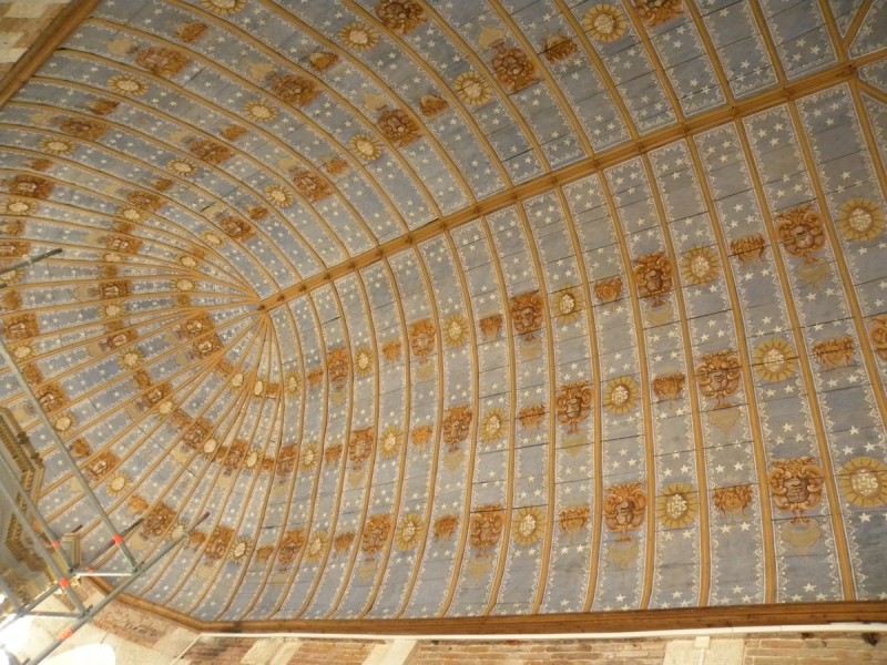 Atelier Giordani - Conservation - Restauration
Edifice – Mobilier - Sculpture – Objets d’art – Moulage –
Pierre, bois métal, polychromie et dorure - Conservation / restauration de la voûte en bois peinte - Voûte peinte avec décor doré - OPÉRATIONS RÉALISÉES
- Échafaudage et dépose de l’ensemble
- Greffes et compléments
- Consolidation des bois
- Dépoussiérage et nettoyage
- Masticage et réintégration minimale
- Harmonisation
- Couche de protection
- Repose