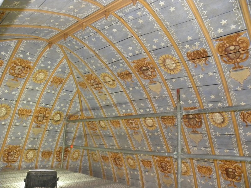 Atelier Giordani - Conservation - Restauration
Edifice – Mobilier - Sculpture – Objets d’art – Moulage –
Pierre, bois métal, polychromie et dorure - Conservation / restauration de la voûte en bois peinte - Voûte peinte avec décor doré - OPÉRATIONS RÉALISÉES
- Échafaudage et dépose de l’ensemble
- Greffes et compléments
- Consolidation des bois
- Dépoussiérage et nettoyage
- Masticage et réintégration minimale
- Harmonisation
- Couche de protection
- Repose
