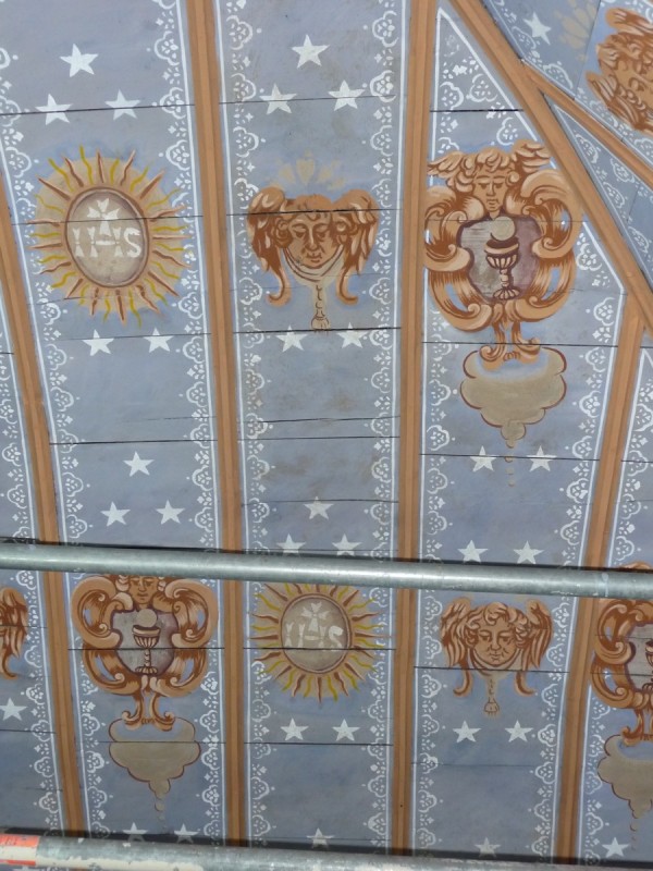 Atelier Giordani - Conservation - Restauration
Edifice – Mobilier - Sculpture – Objets d’art – Moulage –
Pierre, bois métal, polychromie et dorure - Conservation / restauration de la voûte en bois peinte - Voûte peinte avec décor doré - OPÉRATIONS RÉALISÉES
- Échafaudage et dépose de l’ensemble
- Greffes et compléments
- Consolidation des bois
- Dépoussiérage et nettoyage
- Masticage et réintégration minimale
- Harmonisation
- Couche de protection
- Repose
