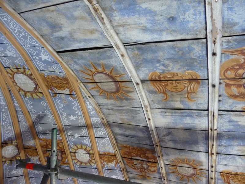 Atelier Giordani - Conservation - Restauration
Edifice – Mobilier - Sculpture – Objets d’art – Moulage –
Pierre, bois métal, polychromie et dorure - Conservation / restauration de la voûte en bois peinte - Voûte peinte avec décor doré - OPÉRATIONS RÉALISÉES
- Échafaudage et dépose de l’ensemble
- Greffes et compléments
- Consolidation des bois
- Dépoussiérage et nettoyage
- Masticage et réintégration minimale
- Harmonisation
- Couche de protection
- Repose